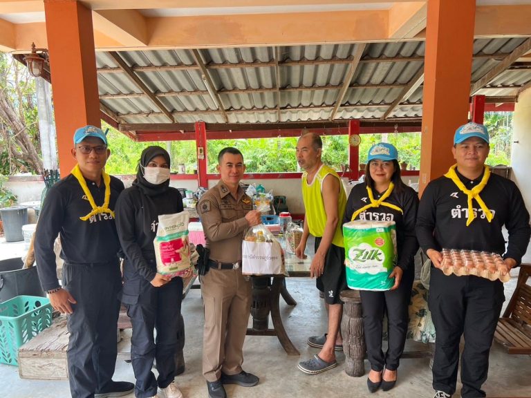 สารวัตรใหญ่ สภ.ตุยง พร้อมตำรวจชุมชนสัมพันธ์ ลงพื้นที่เยี่ยมให้กำลังใจตำรวจเจ็บป่วยและบาดเจ็บจากหน้าที่